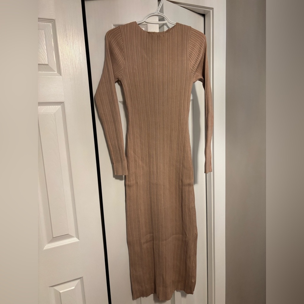 Chic Long Sleeve Ribbed Knit Dress in Tan